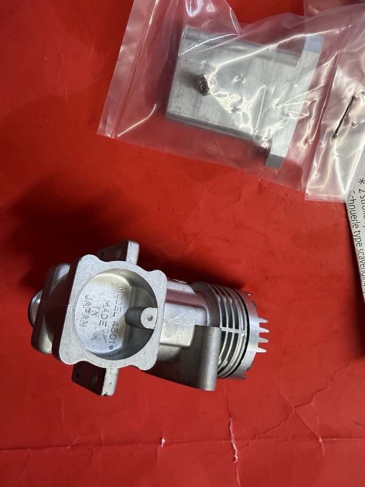 ENYA SS 25 BUSHING CRANK STUNT ENGINE & T-MUFFLER COMPLETE NICE IN BOX