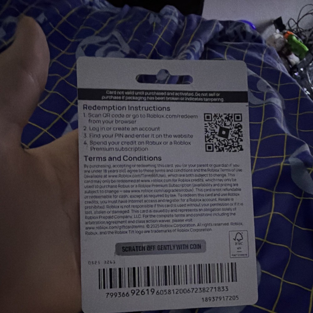 Roblox $10 Prepaid Game Card Multi-Platform Includes Free Virtual Item