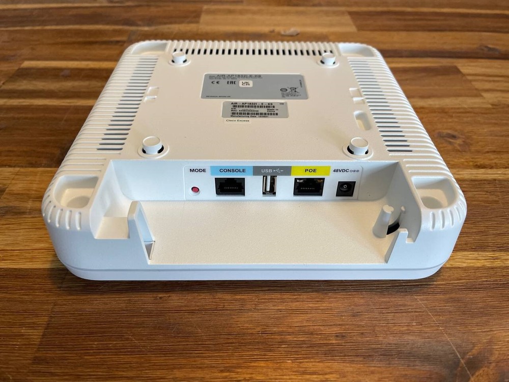 Cisco AIR-AP1832I-E-K9 802.11ac Wave 2; 3x3:2SS E Reg Domain