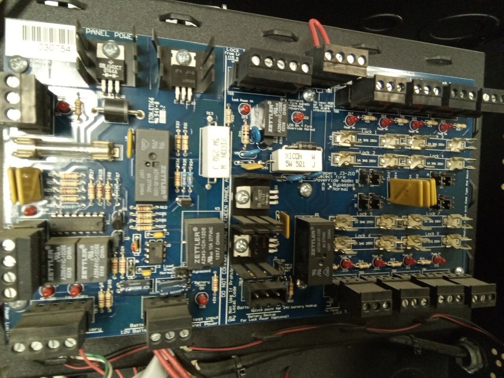 DSX Access Systems DSX-1040PDP with ETON-ET166 Power Distribution Panel