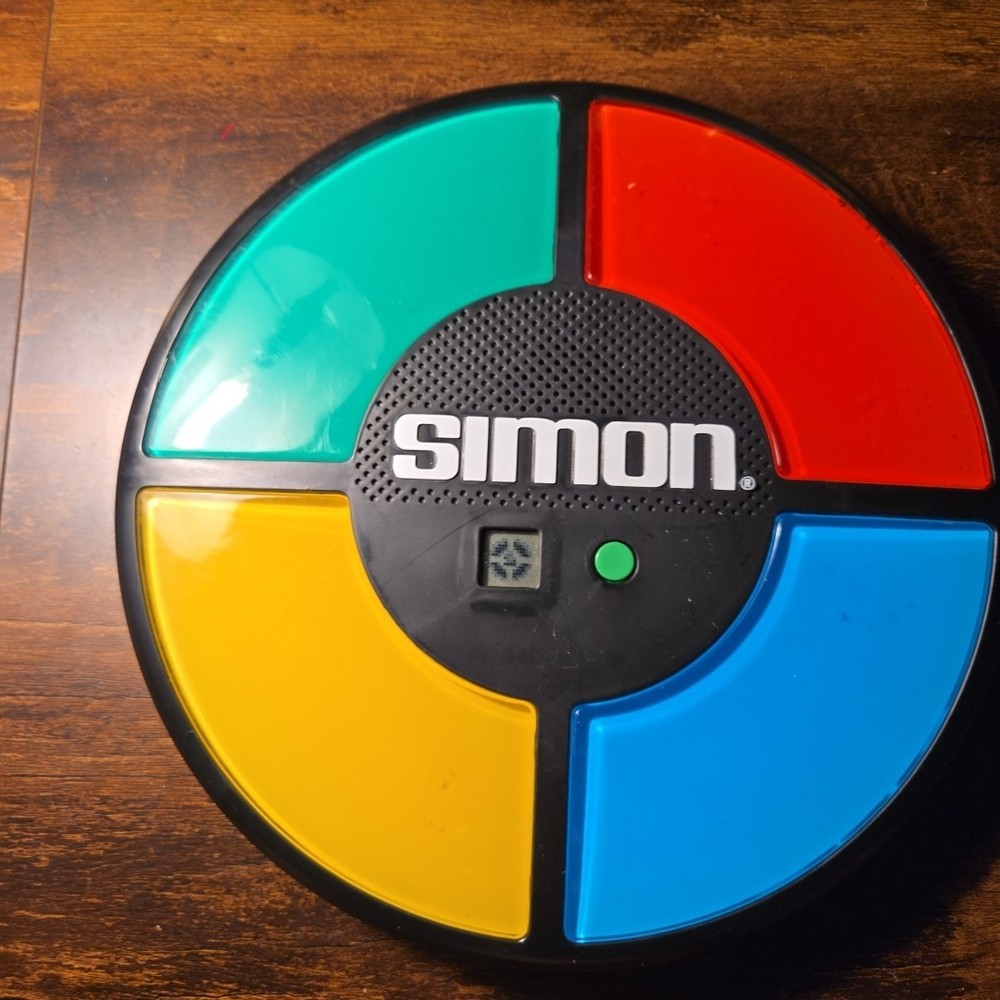 Milton Bradley Simon Game Working. Great Condition