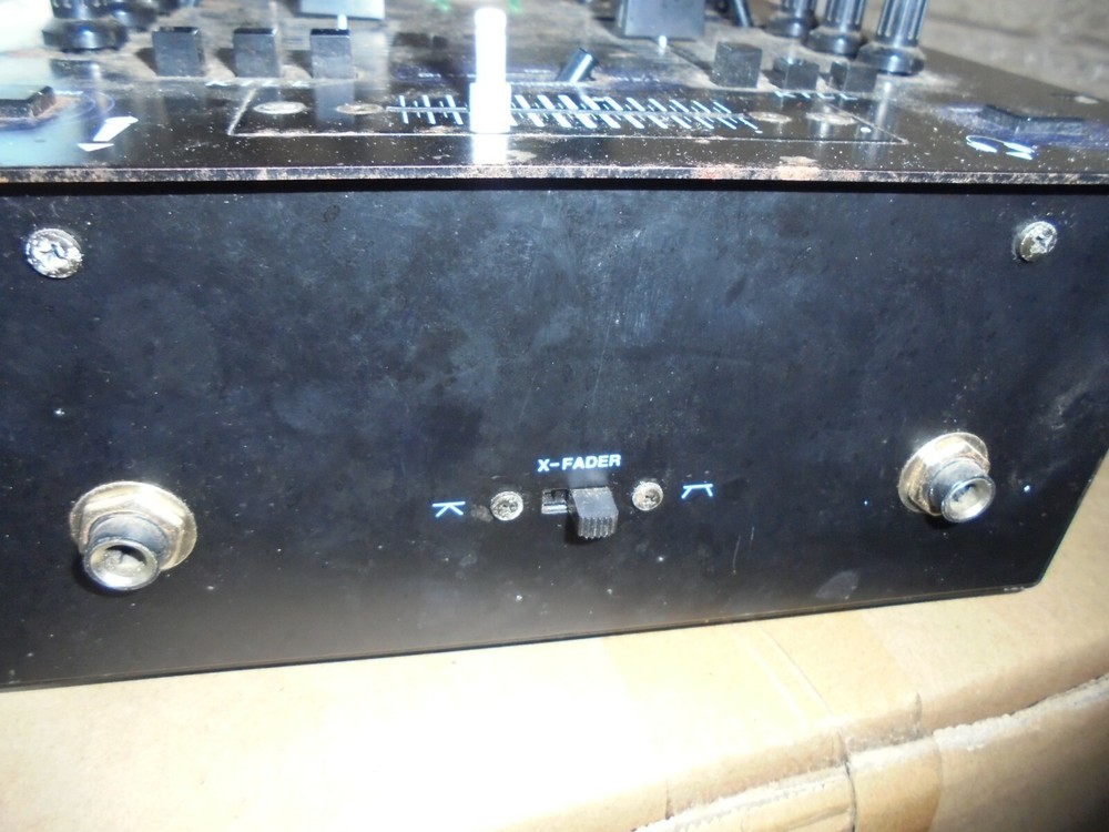 NUMARK PREAMP MIXER MODEL: DM1002X