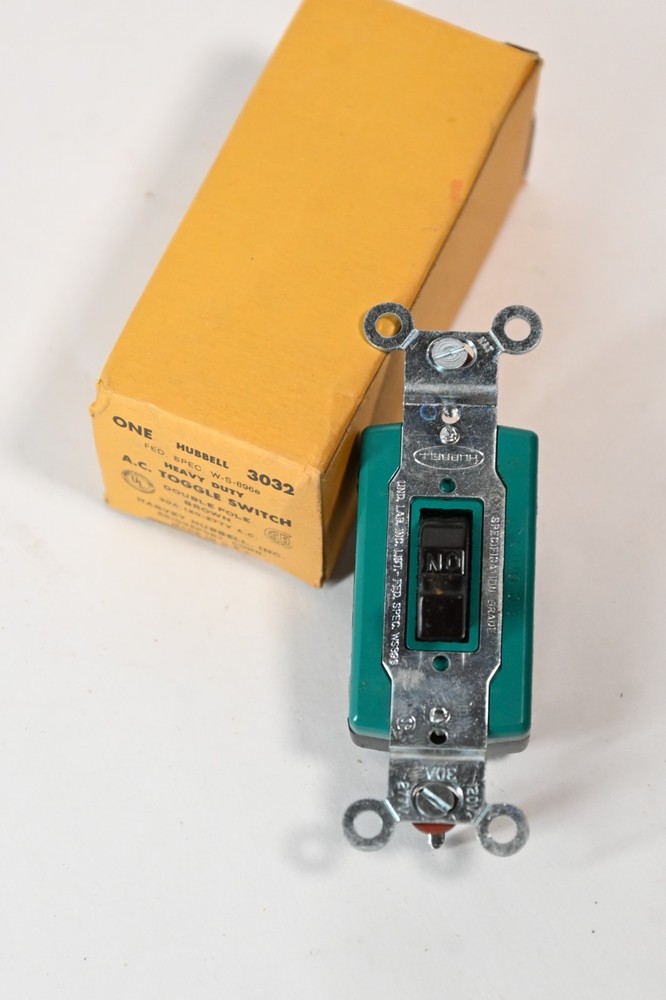 HUBBELL 3032 BROWN A.C. Toggle Switch 30A 120-277V DOUBLE Pole
