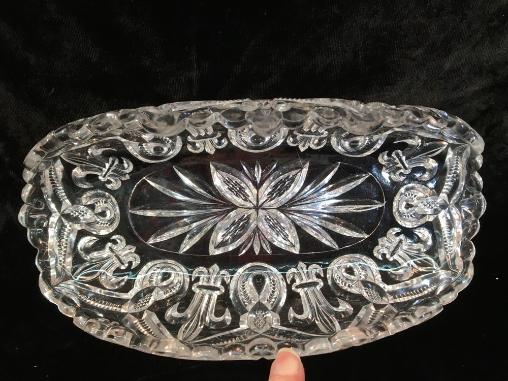 Clear Glass Folded Banana Dish