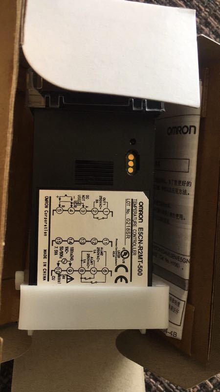 NEW in box OMRON Temperature Controller E5CN-R2MT-500 E5CNR2MT500