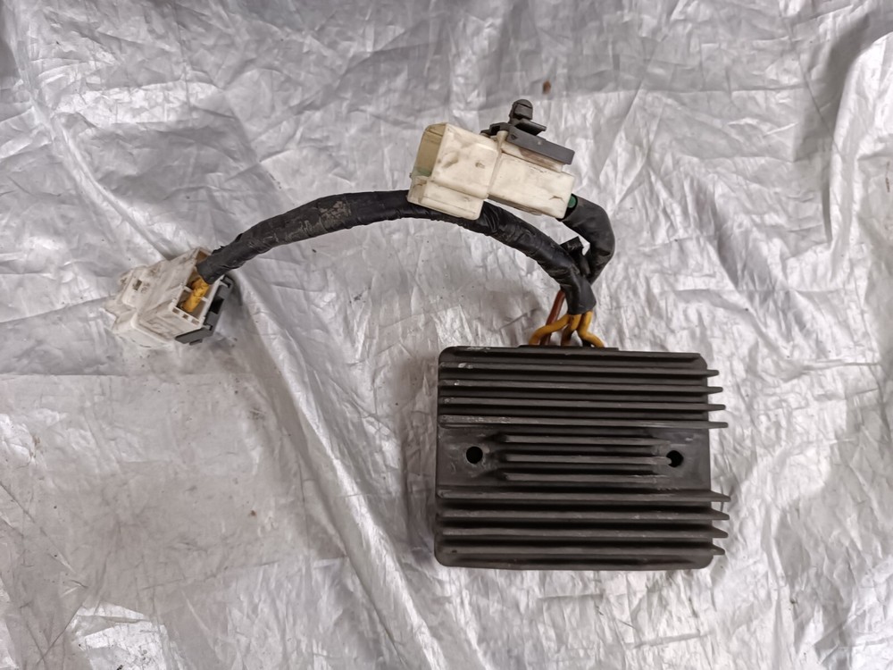 Piaggio MP3 Voltage Regulator