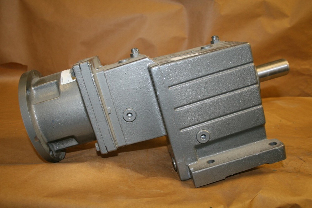 Lenze Parallel Speed Reducer GST063NVBR5B 7.8r/min