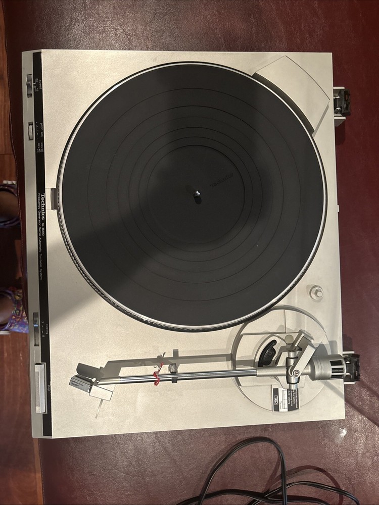 Technics SL-B200 Model Belt Drive Automatic Turntable - NICE