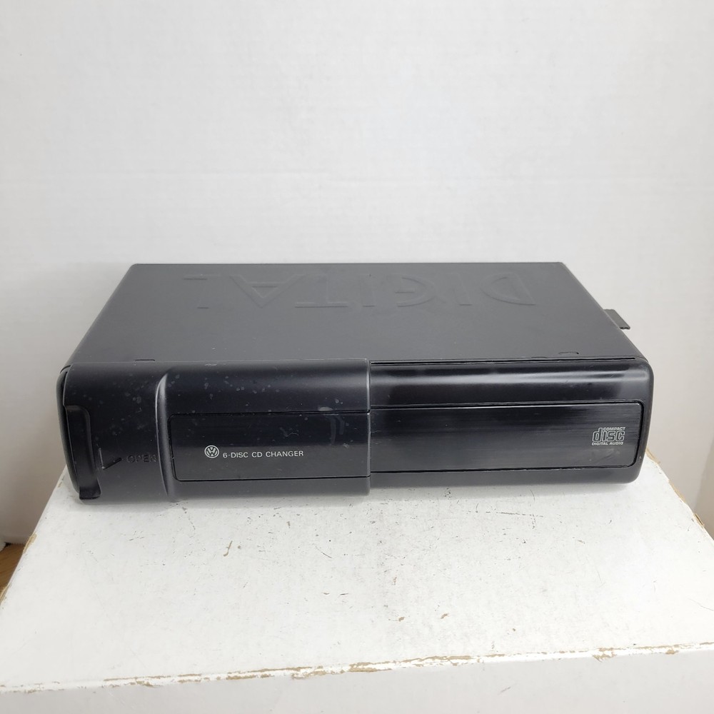 VW 6 Disc CD changer Model 1HO 035 111 Black Used