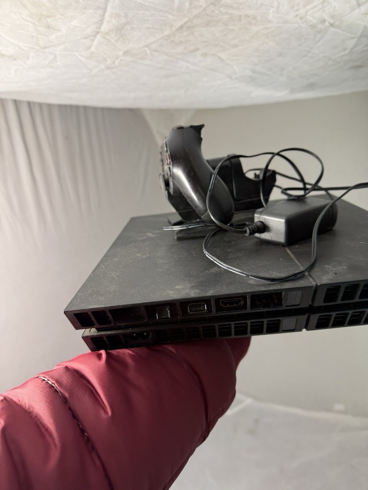 PS4 With Controller And Charging Stand (NO POWER CORD)