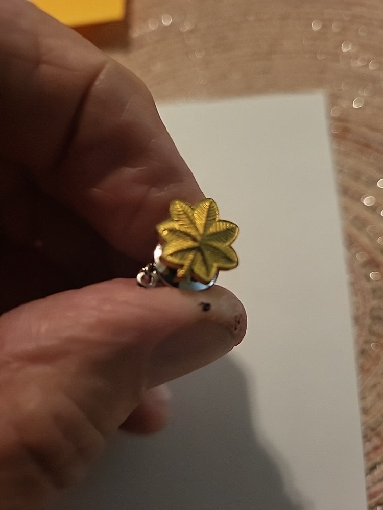 Army/AF/Marines (Navy Lt CMD)Tie Tack. Anchor Missing