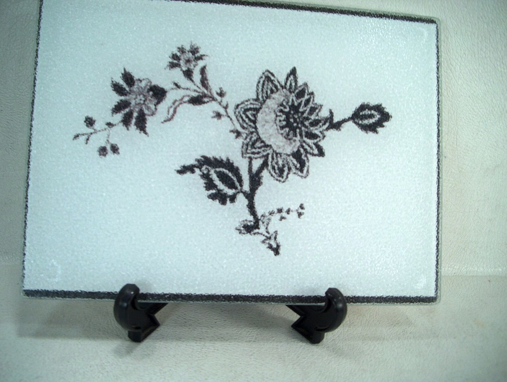 FLOWER DESIGN  GLASS TRIVET