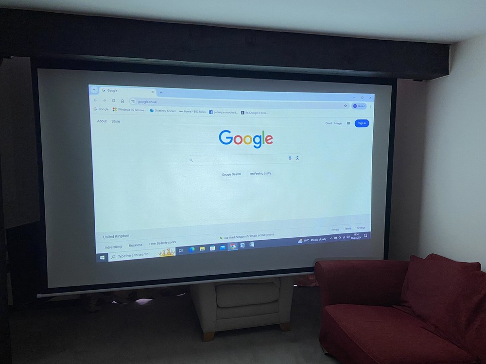 Sanyo PLC-XE20 LCD Projector With Remote