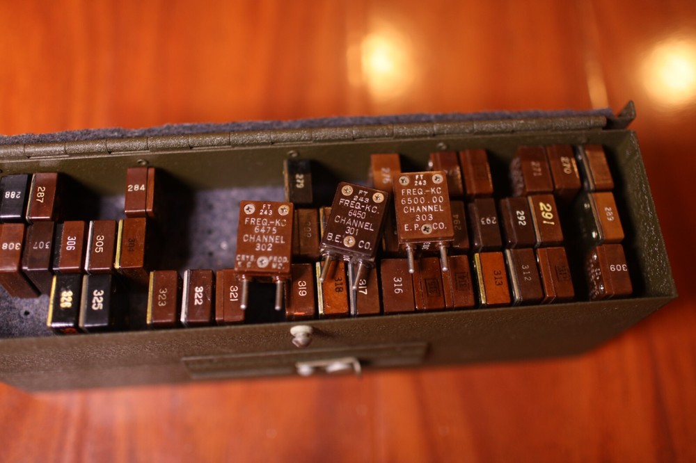 Signal Corps CS-137 Case w/ Frequency Quartz Crystals