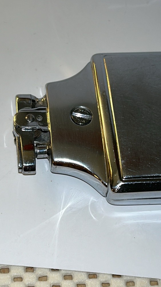 Vintage Ronson Mastercase Etched Silver Tone Cigarette Case Lighter. 4x3x1/2”