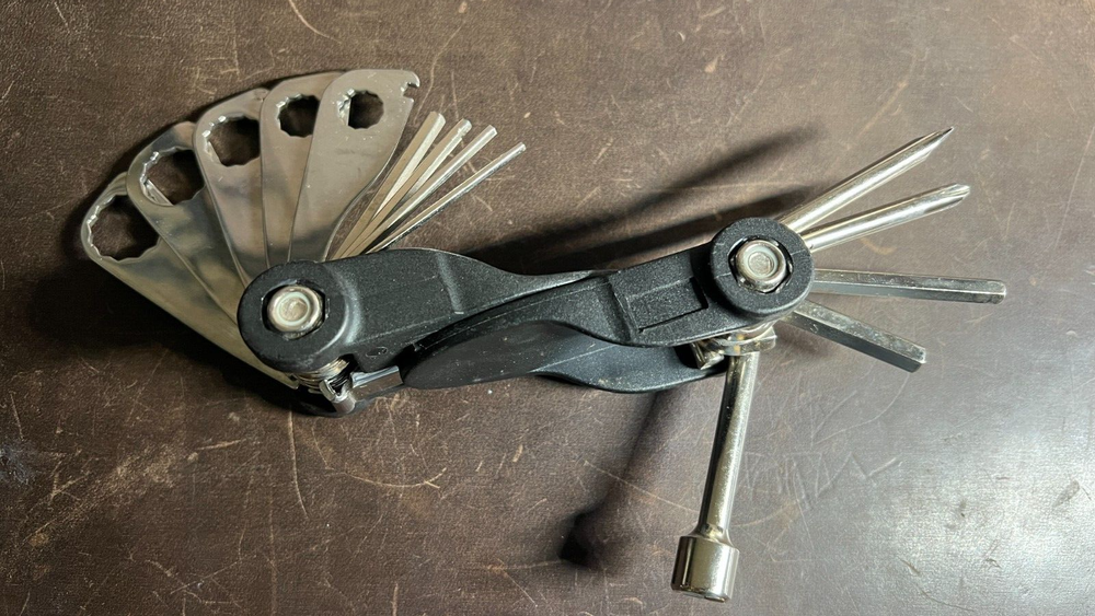FREE SHIPPING Unbranded - clueless Multi tool Multi-tool