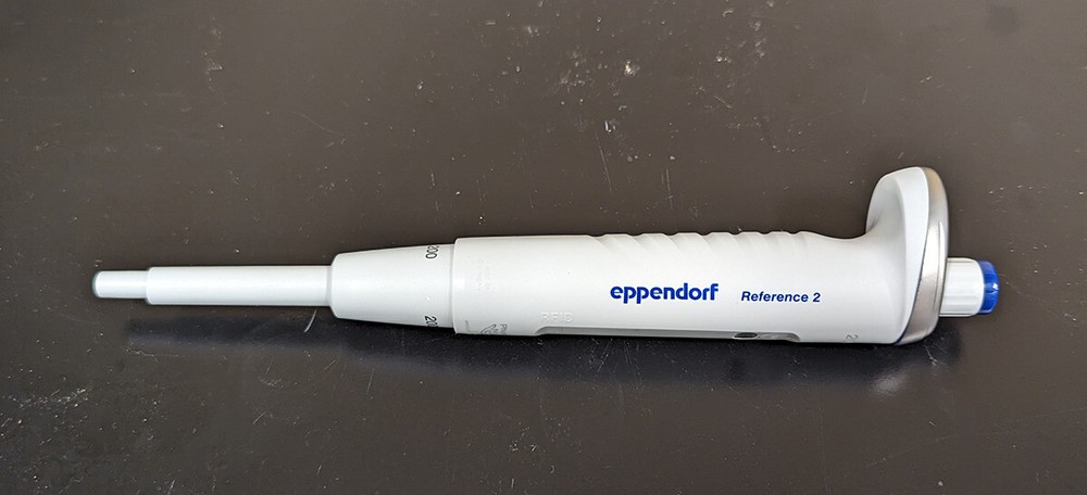 Eppendorf Reference 2 Pipette Fixed Volume 200uL Blue 4925000120