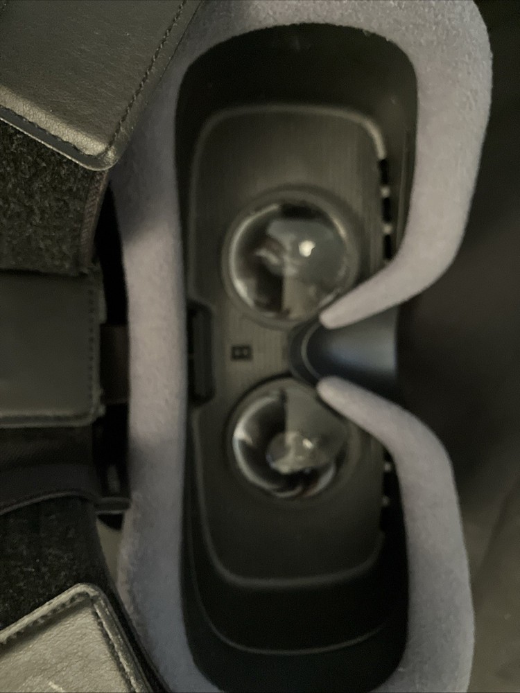 Samsung Gear VR With OUT Controller Headset ONLY SM-R324