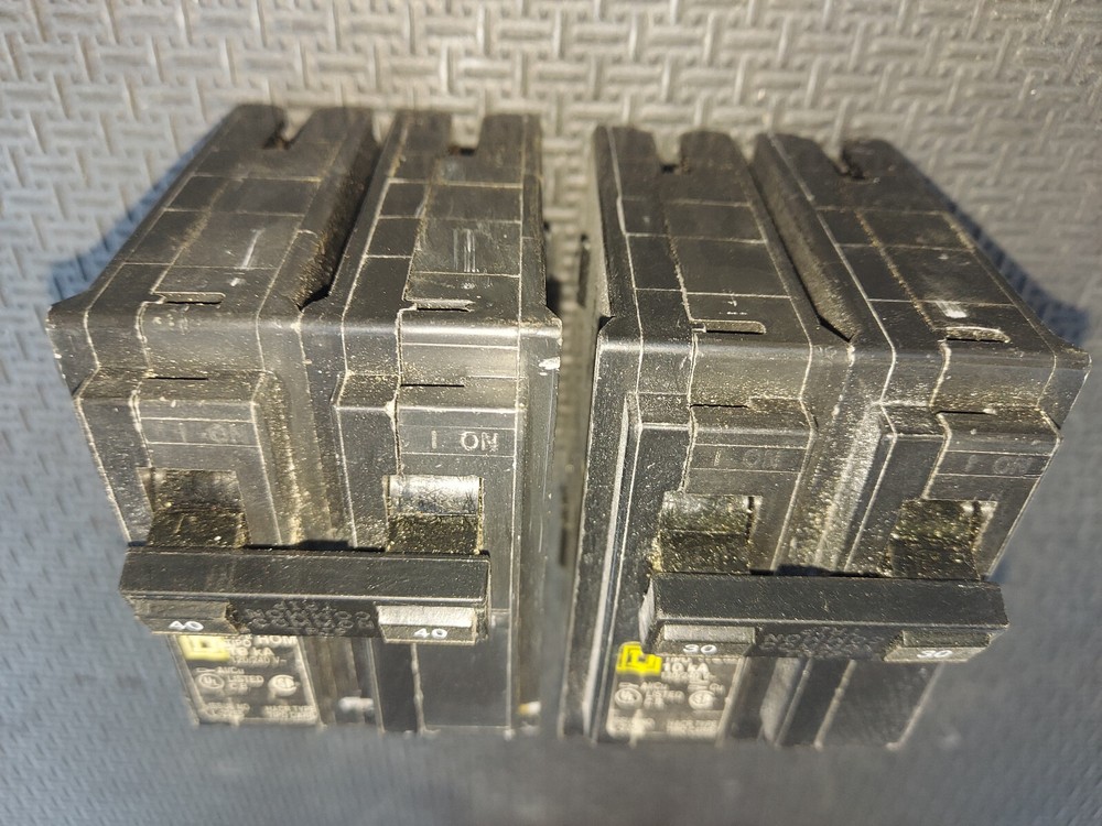 22OO37 SQUARE D HOMELINE BREAKERS: DOUBLE POLE 30A & 40A, GOOD CONDITION