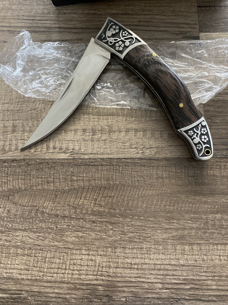 Folding Pocket Knife Open Box/ C