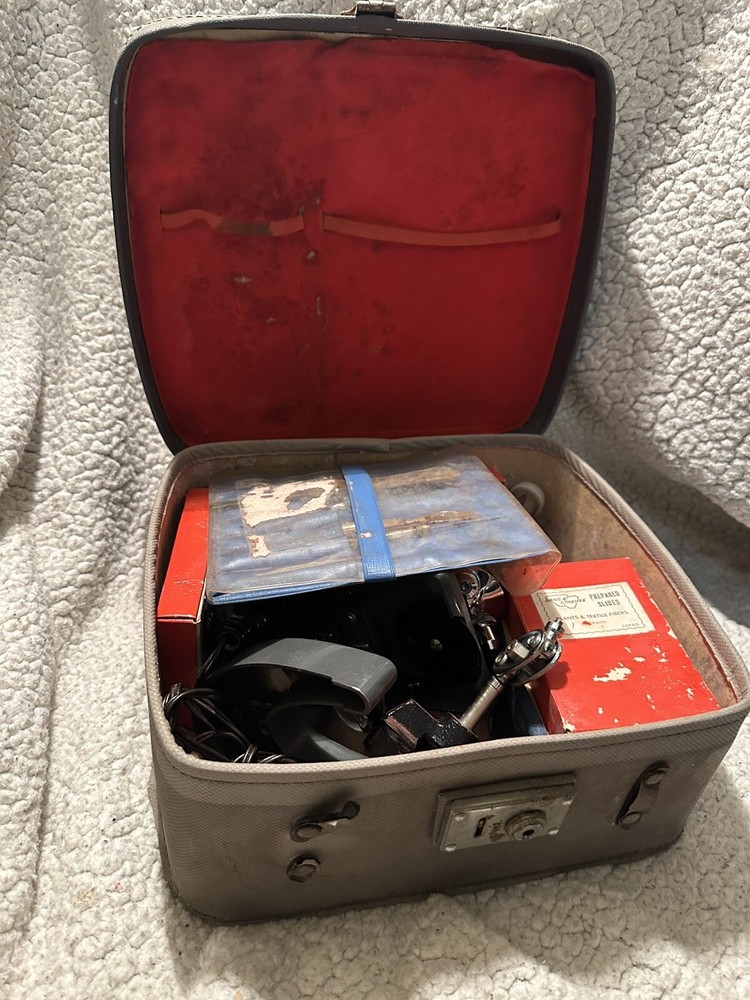 Vintage Sans & streiffe Microscope Kit