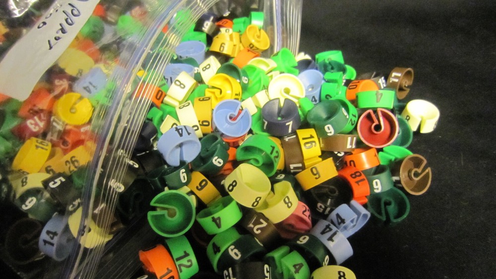 400 +/- Clothing Clothes Hanger Size Markers assorted sizes