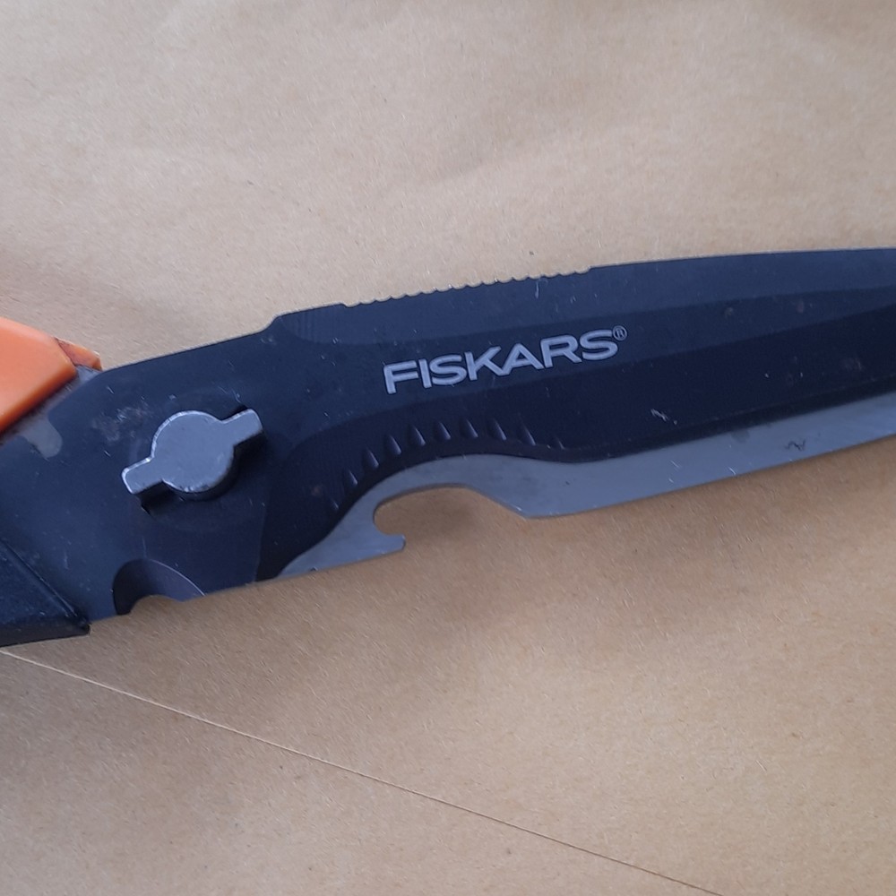 Fiskars Kitchen Shears Serrated Blade Black & Orange BC0111