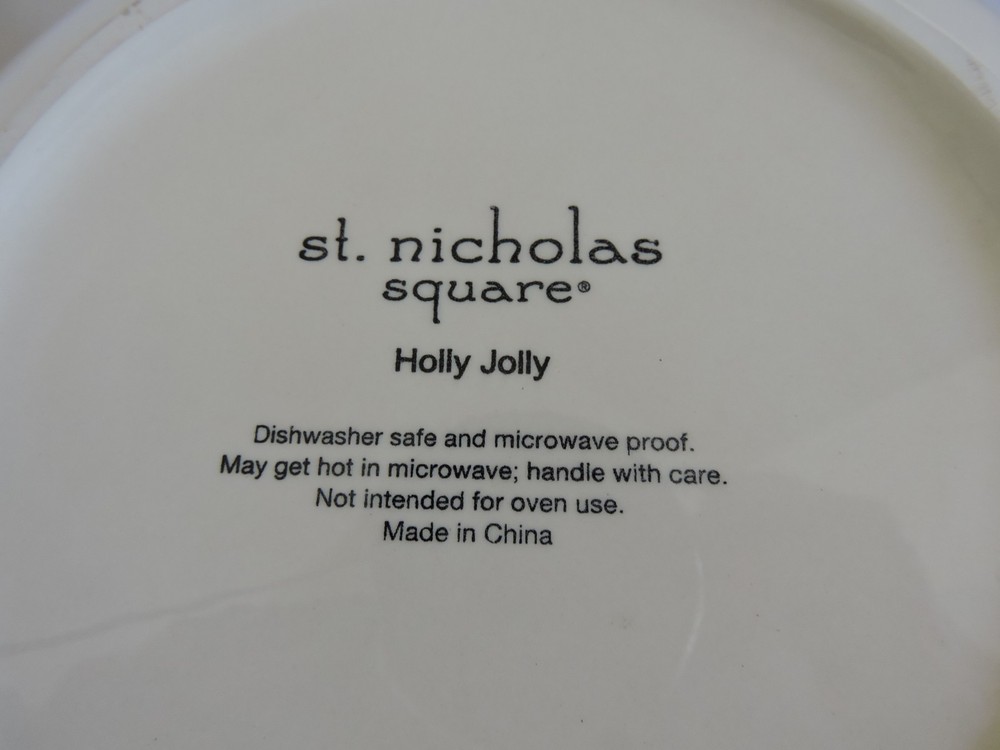 ST NICHOLAS SQUARE Holly Jolly 10.75" Round Serving BOWL EUC