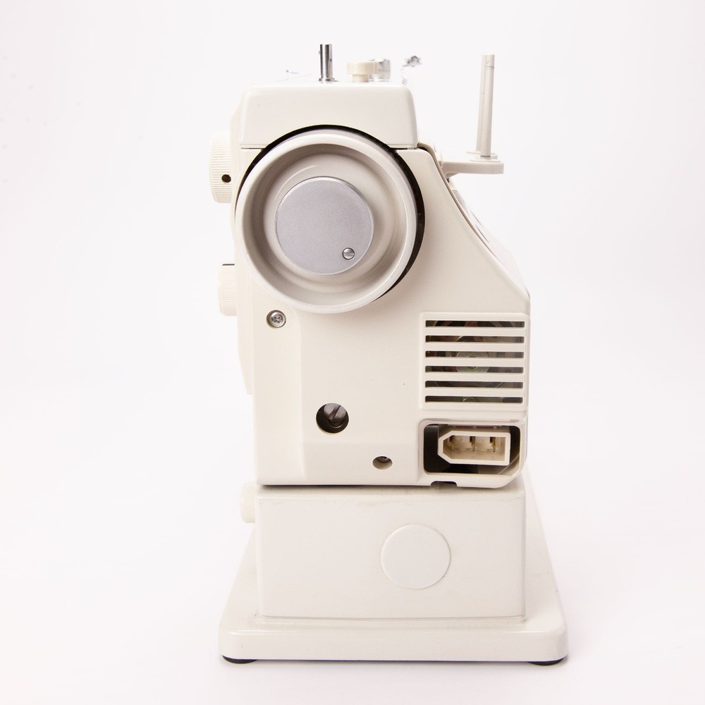 White 742 Sewing Machine Complete Case Accessories