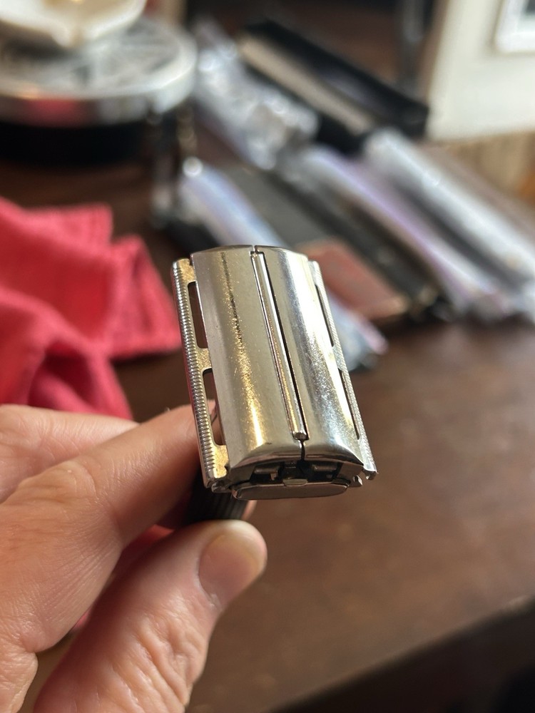 Vintage Gillette Black Handle Adjustable Safety Razor O4 Code in Box Great Cond.