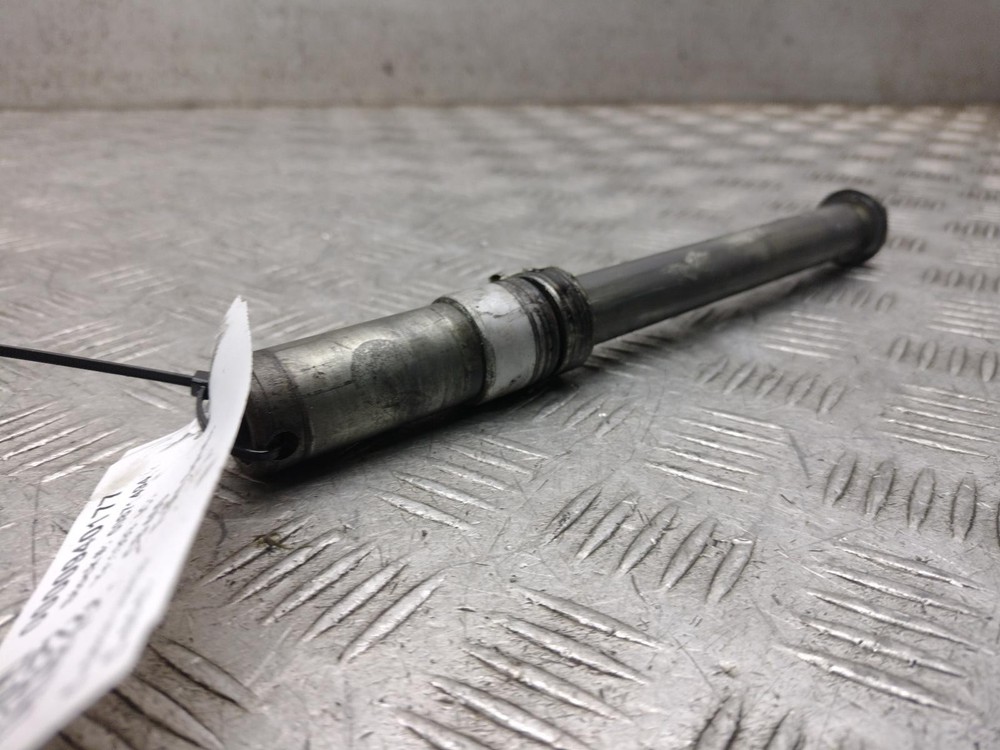 1999 HONDA CB 400 FOUR (NC36) FRONT SPINDLE