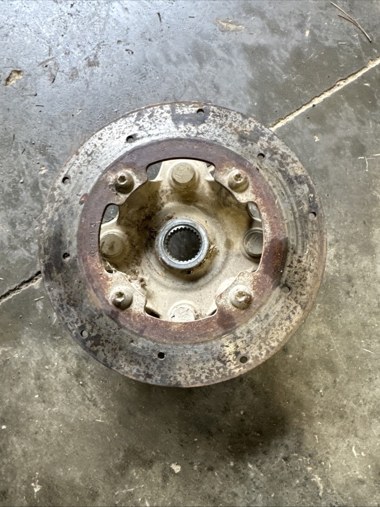arctic cat 550 Front Right Hub 2014