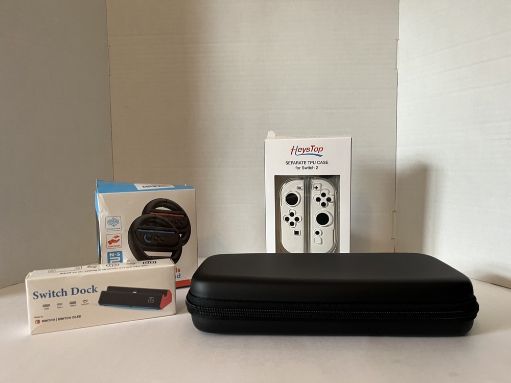 Nintendo Switch Lot of 4 items Switch Dock, Controller Case & Accessories