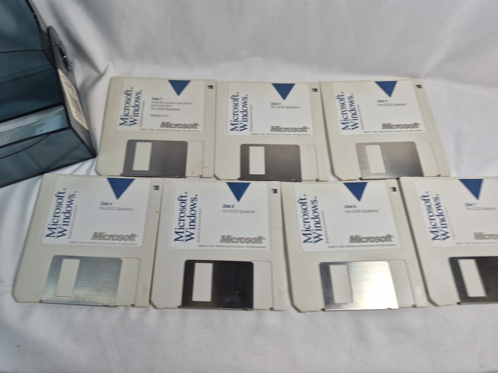 MICROSOFT WINDOWS White 3.5" DISKS SOFTWARE SETUP DISKS 1-7 VERSION DOS 3.0-1985