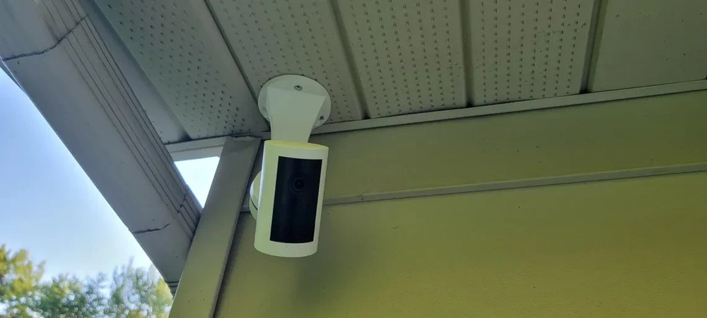 Ring Outdoor Cam Plus Multi-Use Mount Ceiling, Wall, under Eaves