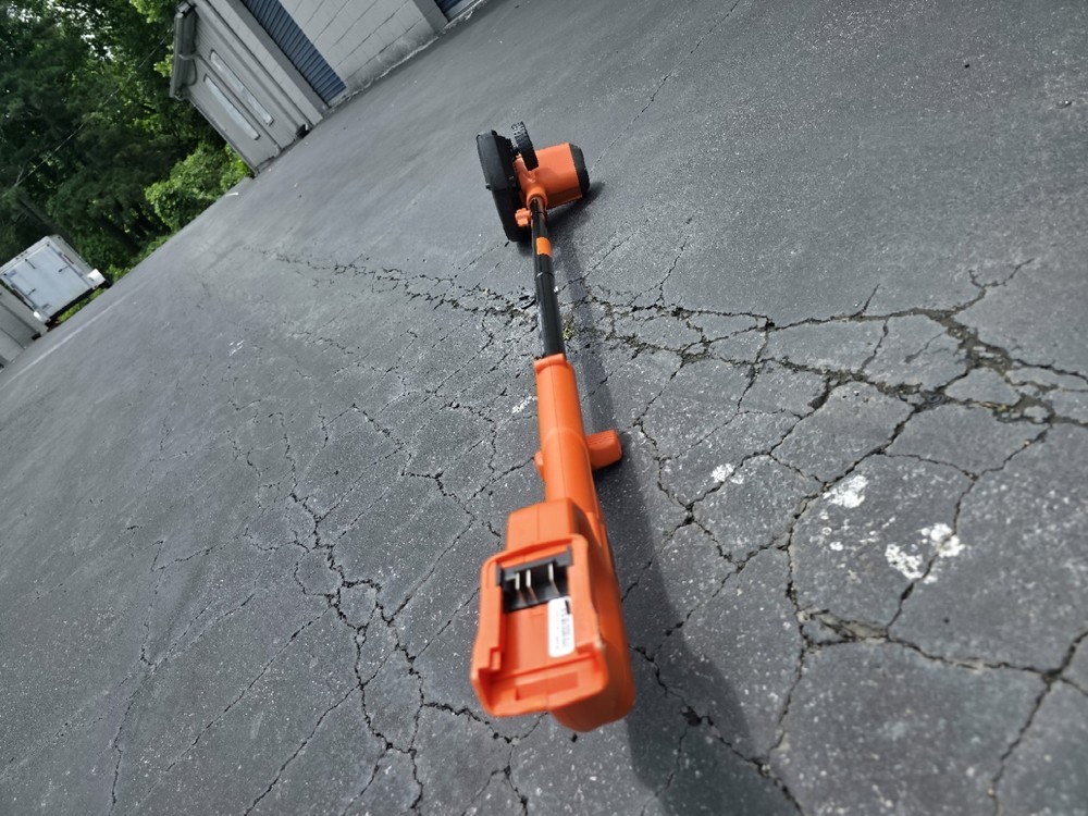 BLACK+DECKER 20V MAX* Edger - BCED400C1, Used