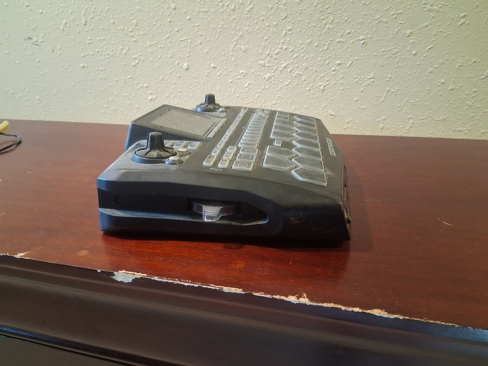 BEAT THANG DRUM MACHINE WORKSTATION MIDI CONTROLLER USB PERCUSSION EDM HIP HOP