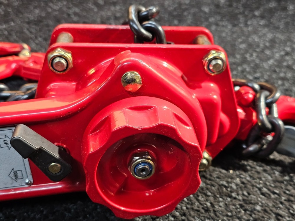 American Power Pull 1.5 Ton Chain Puller w/Thick Steel Construction. Model #615