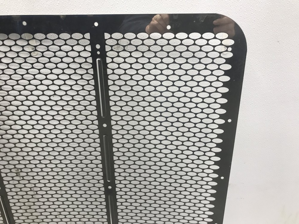 2010 Peterbilt 389 Grille