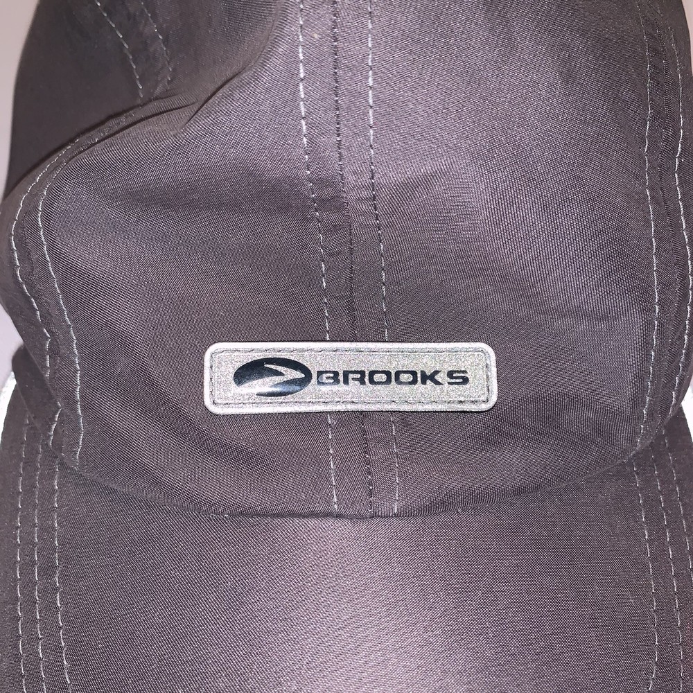Brooks Running Hat Reflective Adjustable Gray Cap Red Light Strap NOT WORKING