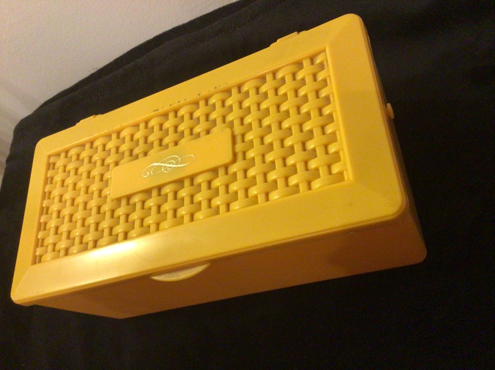 Vintage Plastic Sewing Caddy with Magnetic Needle Holder No Handle