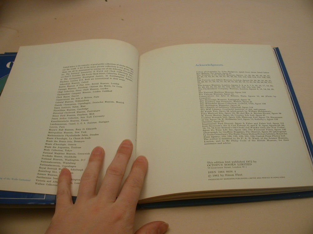 Book 2,478 – Clocks by Simon Fleet