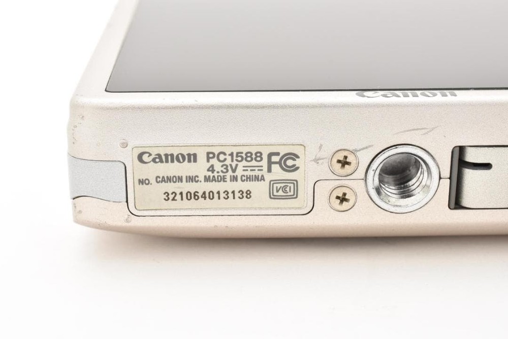 Canon IXY 210F Silver Compact Digital Camera Excellent Condition