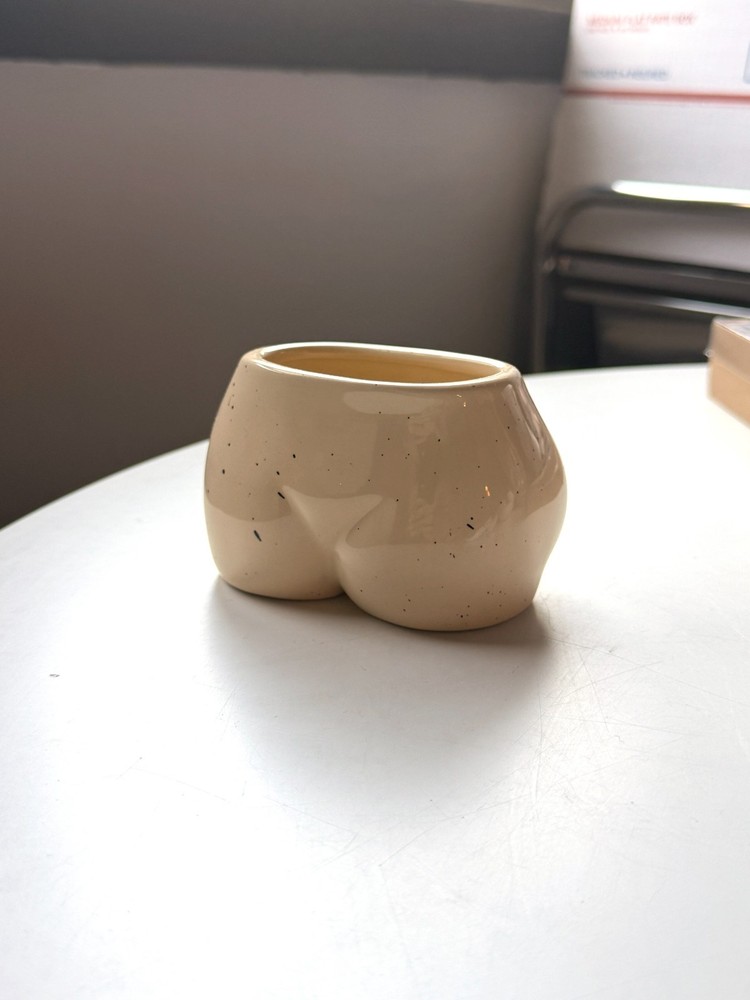 Urban Outfitters - Mini Lady Butt Decorative Planter