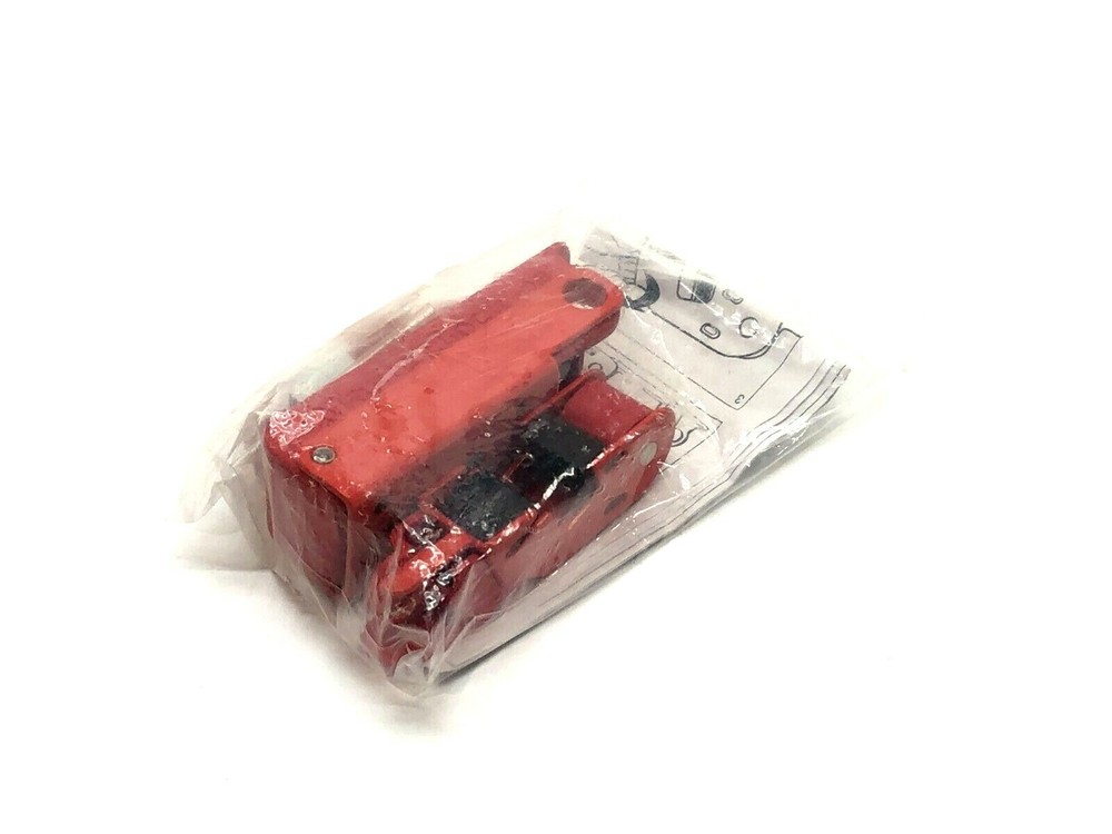 Master Lock 2CJK2 Clamp On Breaker Lock Out