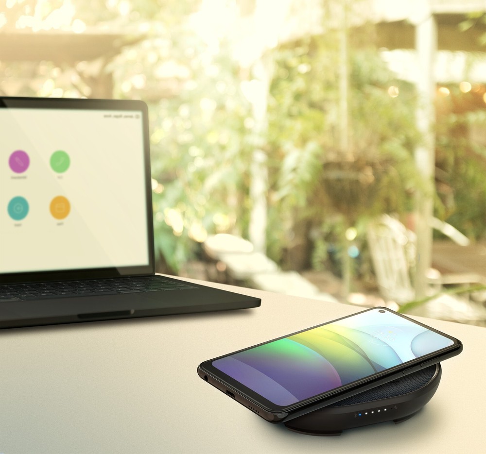 Motorola ROKR 500 Bluetooth Speaker with Integrated Wireless Charging Pad