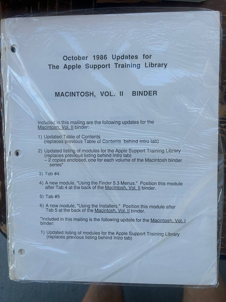 Apple Support Training Library binders, disks & update documents 1986