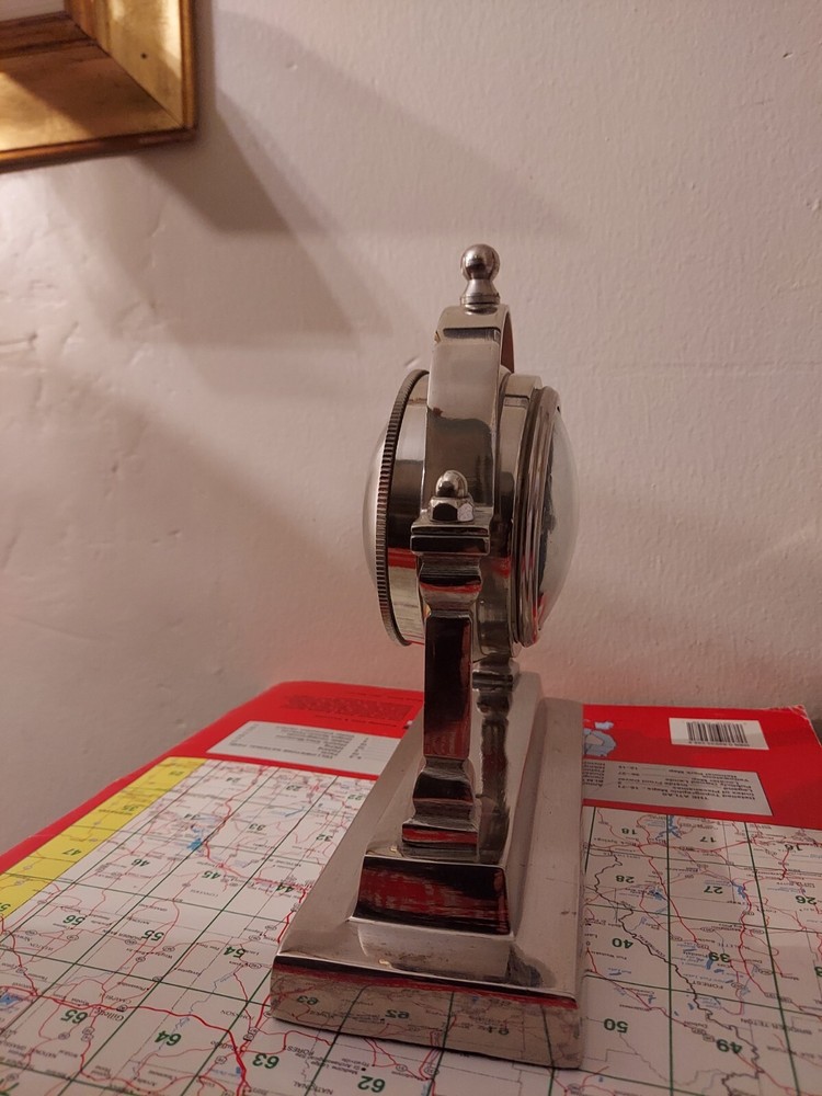 Cast Metal Shiny Silver Desk Clock, Battery powered