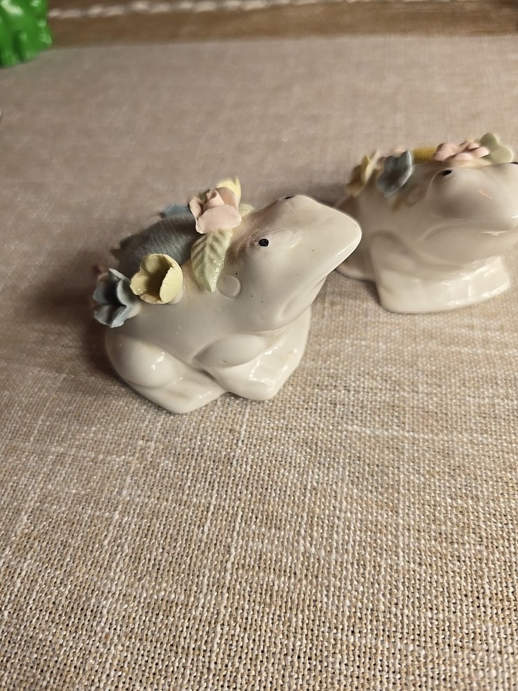 Vintage Ceramic Frog Pin Cushion Flower Design Sewing