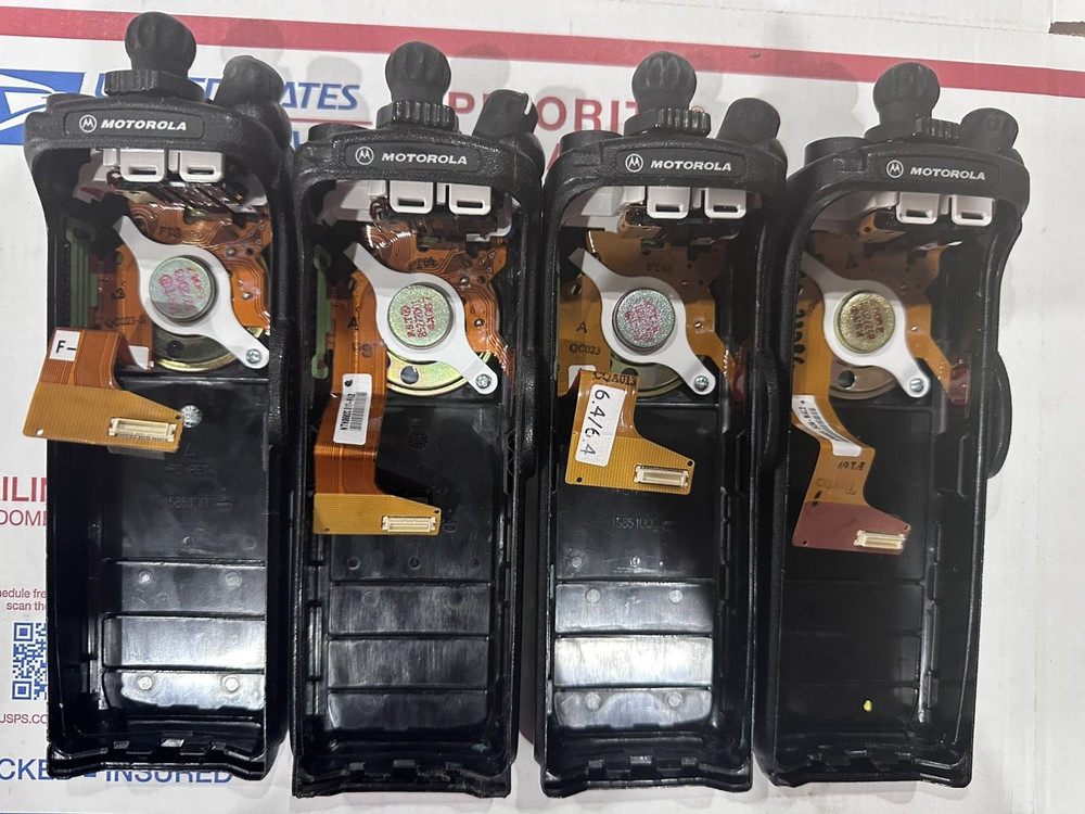Used OEM Housing case w/speaker XTS5000 Model 1. In good condition.
